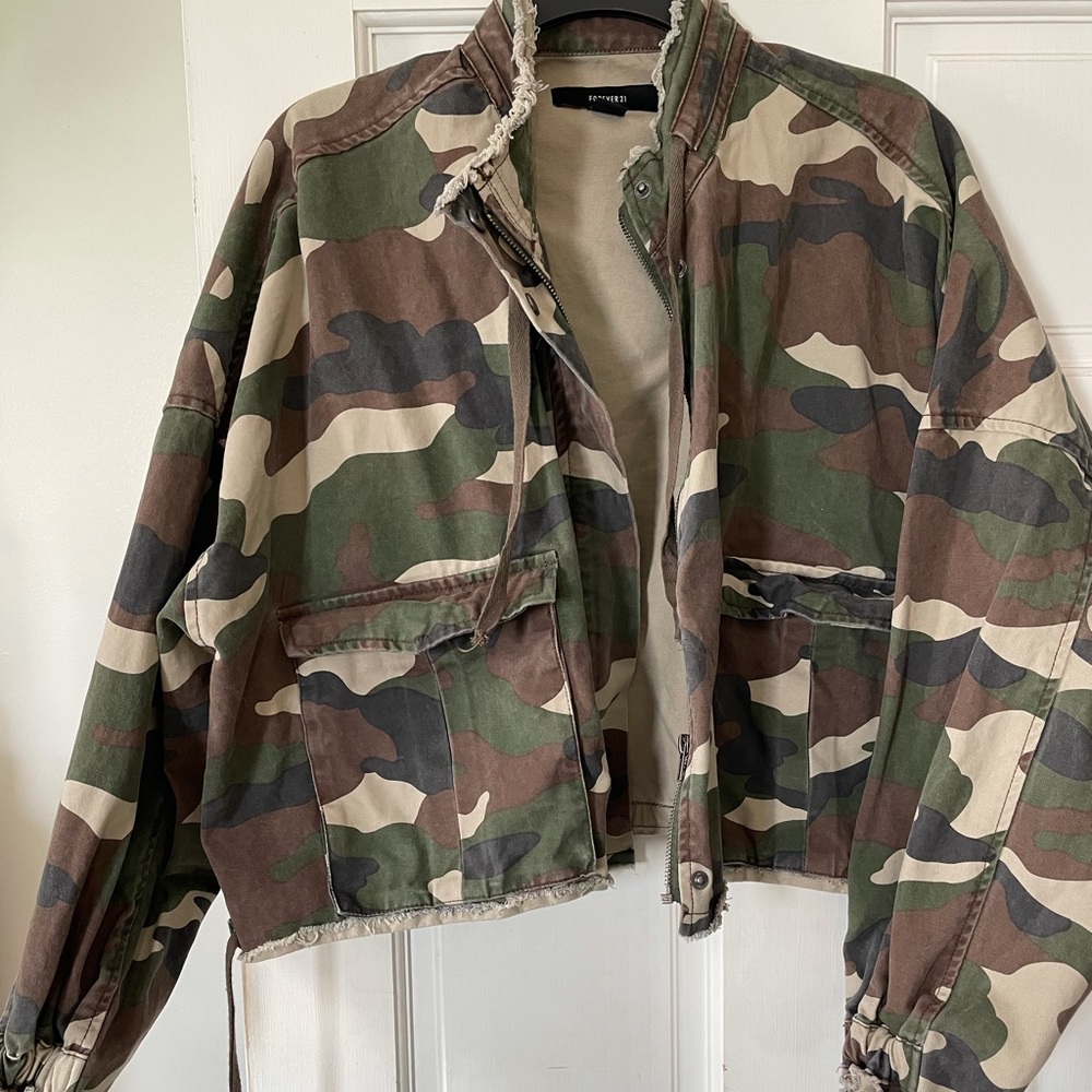 Forever 21 Cropped Camo Jacket